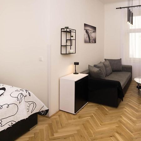 Black & White Apartment Prague By Wenceslas Square And Muzeum Dış mekan fotoğraf
