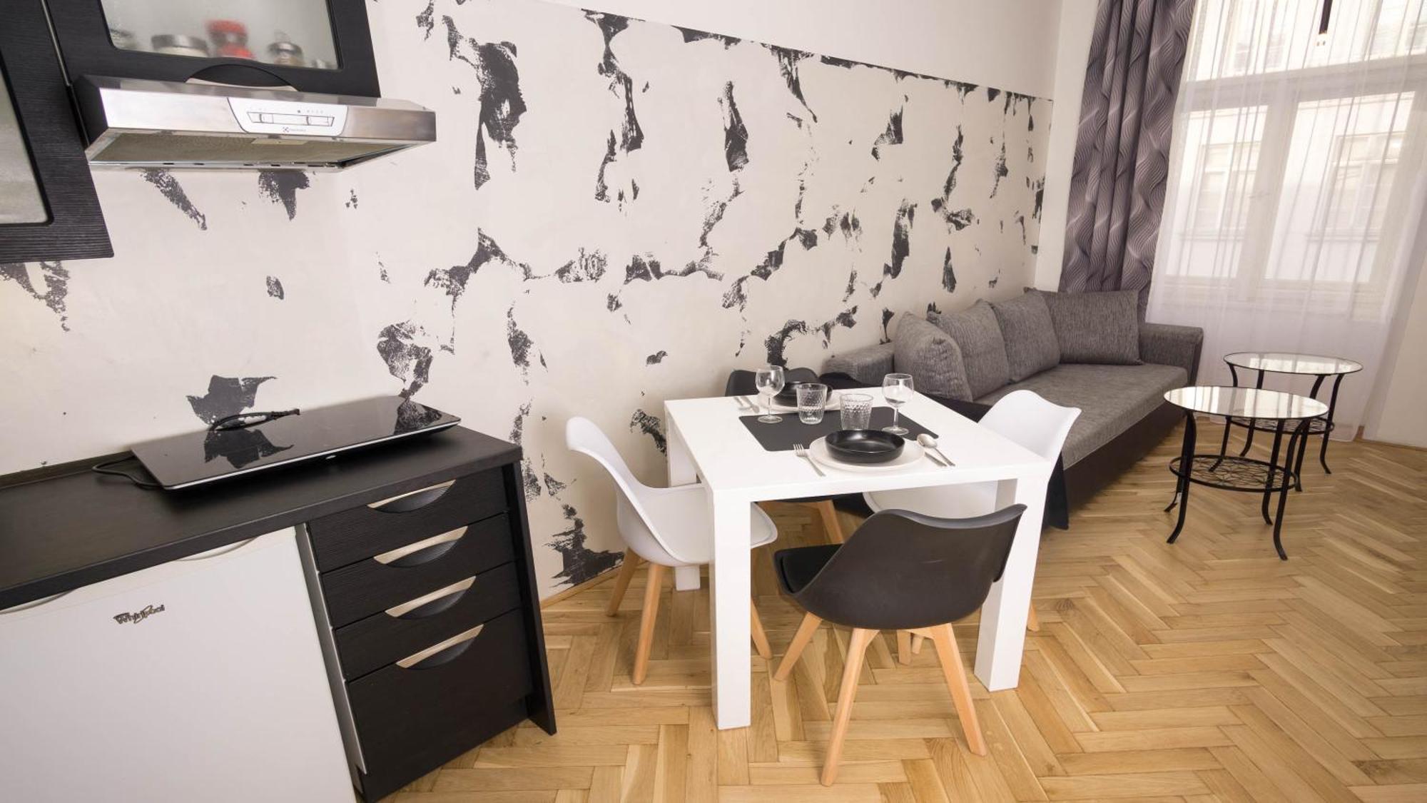 Black & White Apartment Prague By Wenceslas Square And Muzeum Oda fotoğraf