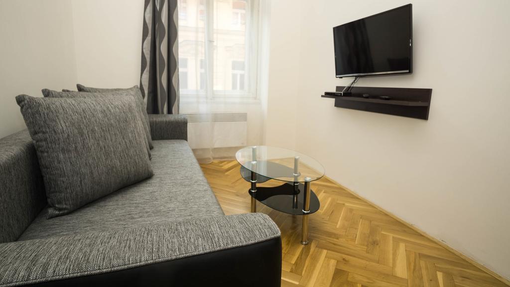 Black & White Apartment Prague By Wenceslas Square And Muzeum Dış mekan fotoğraf