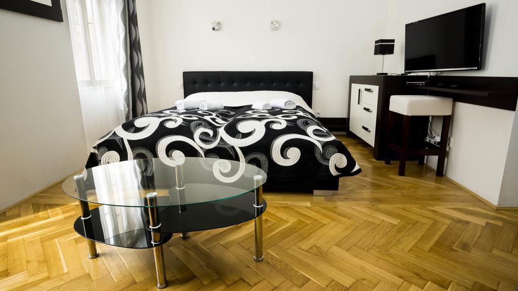 Black & White Apartment Prague By Wenceslas Square And Muzeum Dış mekan fotoğraf