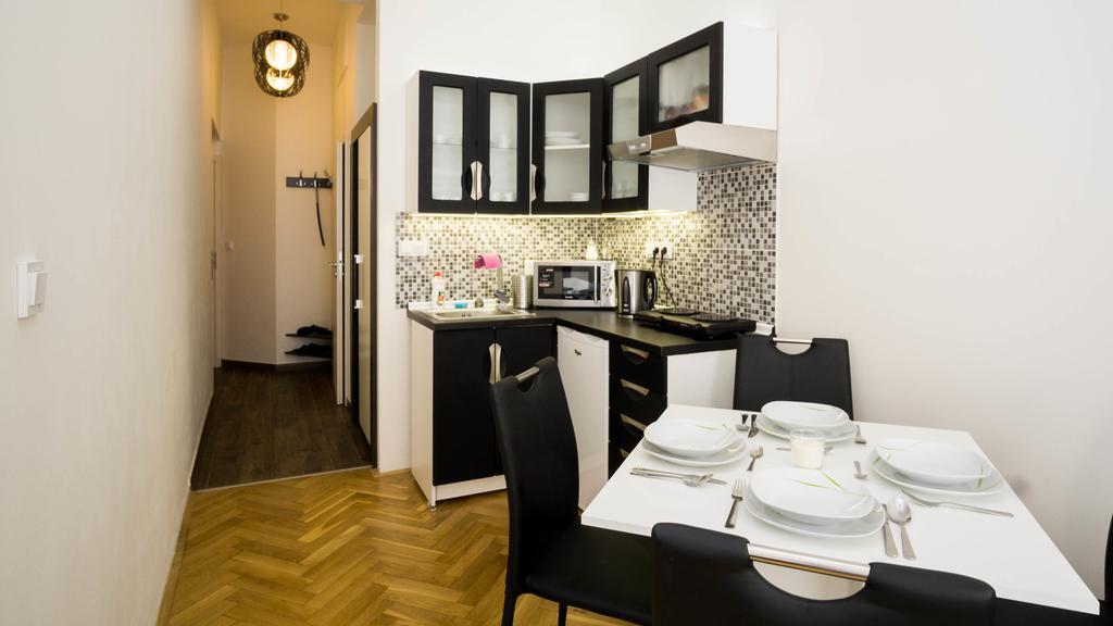 Black & White Apartment Prague By Wenceslas Square And Muzeum Dış mekan fotoğraf